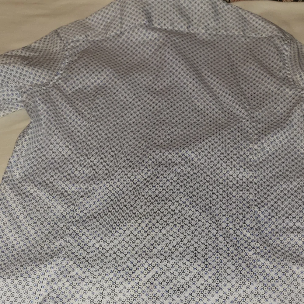 Guide London button down. - Picture 3 of 10